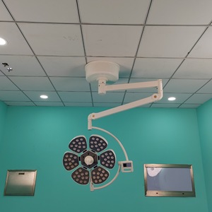 Lámpara Quirúrgica LED Sin Sombra Kairui de 150W con Certificación CE para Quirófano con Alto Índice de Reproducción Cromática 95 - Product Image 2