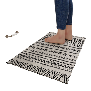 Tapis géométrique en fausse fourrure, fabrication mécanique, logo personnalisé, petite taille, design moderne, antidérapant, résistant aux taches, best-seller - Product Image 2