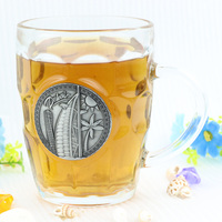Fournisseur de souvenirs personnalisés, logo gravé sur métal, souvenir de Dubaï, chopes à bière en verre avec poignée