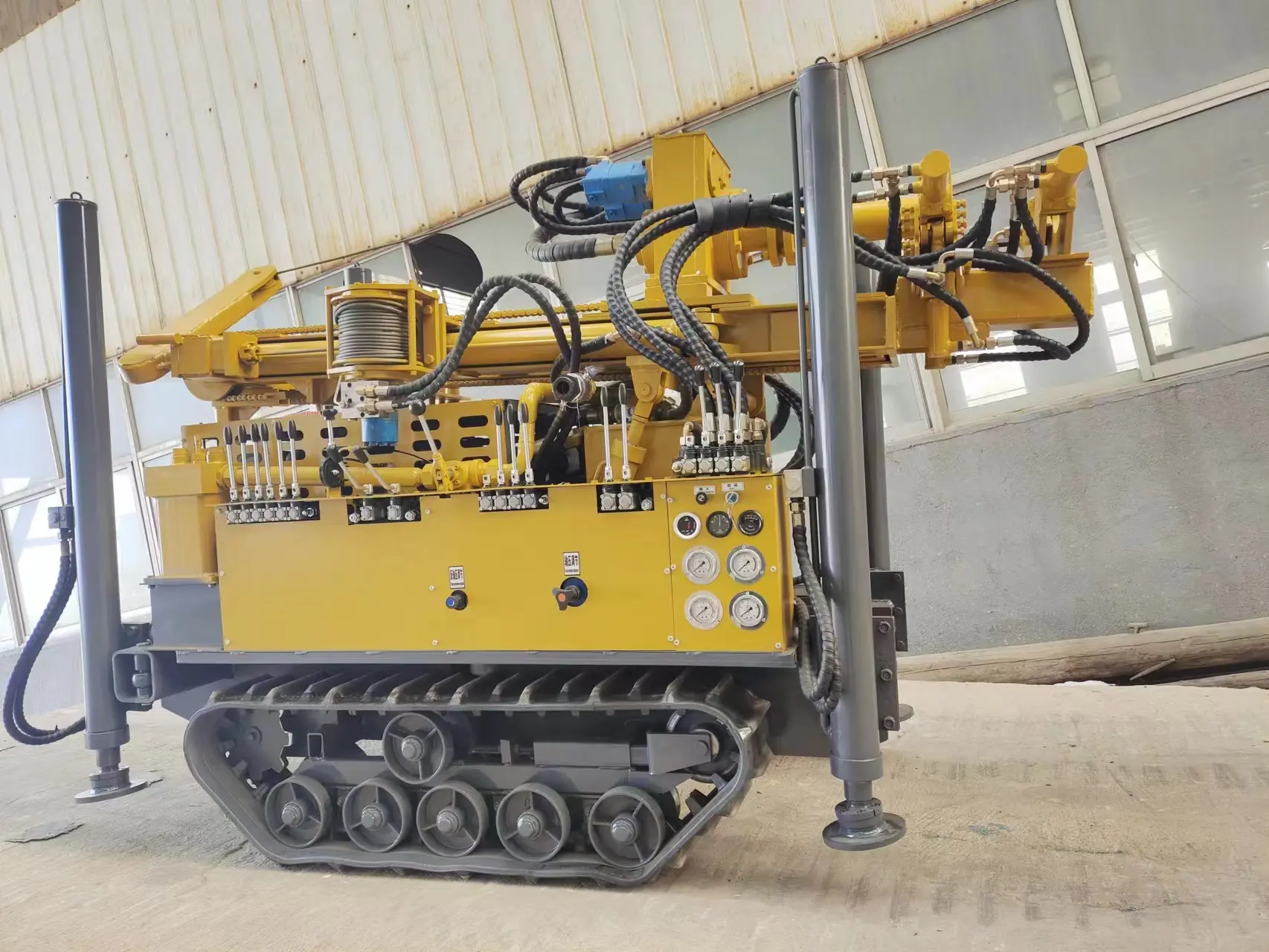 Crawler mud and air water well drilling rig machine borehole core geological for sale