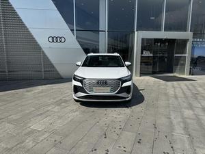 <span class=keywords><strong>Audi</strong></span> Q4 E-tron 40 SUV électrique d'occasion 2024, longue autonomie, version premium, prêt à l'exportation, blanc sur noir - Product Image 1