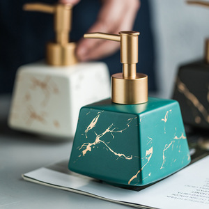 Hôtel Clubhouse Art Déco Design Céramique Désinfectant pour les Mains Gel de <span class=keywords><strong>Bain</strong></span> Shampooing <span class=keywords><strong>et</strong></span> Lotion Presse Bouteilles pour Mariage Salle de <span class=keywords><strong>Bain</strong></span> Fournitures - Product Image 2