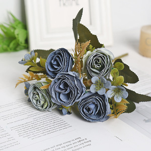 Roses artificielles Lichao en soie avec bords grillés pour décorations de mariage et de maison - Product Image 4