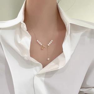 Collar con Colgante de Rosa Romántica Francesa Nuevo de 2022 para Mujer, Cadena de Clavícula con Perla de Agua Dulce, Cadena de Platino, Accesorio de Cuello Bajo - Product Image 1