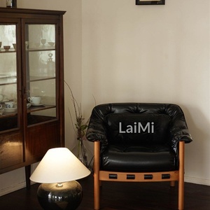 Canapé paresseux <span class=keywords><strong>en</strong></span> bois massif de style Old Money du milieu du siècle - <span class=keywords><strong>Fauteuil</strong></span> rétro rembourré <span class=keywords><strong>en</strong></span> <span class=keywords><strong>cuir</strong></span> huilé - Product Image 1