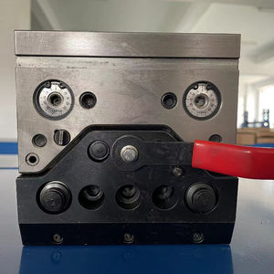 Sistema <span class=keywords><strong>de</strong></span> Sujeción Rápida <span class=keywords><strong>de</strong></span> Alta Precisión FABMAX con 2 <span class=keywords><strong>Tipos</strong></span> <span class=keywords><strong>de</strong></span> Estilo Amada y Estilo Europeo para Máquina <span class=keywords><strong>de</strong></span> Doblado CNC - Product Image 2