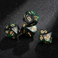 Ensemble de dés de casino en acrylique polyédrique vert et noir galaxie, gravure personnalisée du logo d'usine, D4 D6 12mm 16mm, avec numéros dorés