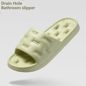 รองเท้าแตะอาบน้ำในห้องน้ำสำหรับผู้หญิงกันลื่น EVA แบบแห้งเร็วรองเท้าแตะแบบสไลด์สำหรับโรงแรมในร่มมีรูระบายน้ำสำหรับผู้ชายรองเท้าแตะที่บ้านออกแบบโลโก้ได้ตามต้องการ - Product Image 1