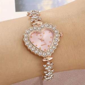 Reloj de Pulsera de Cuarzo para Mujer LP26, Estilo Diario, Esfera con Corazón Brillante y Diamantes de Imitación, Correa de Aleación Ajustable, Tipo Brazalete - Product Image 2