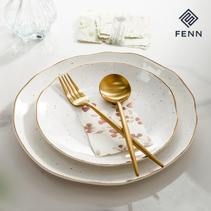 Set Perlengkapan Makan Keramik FENN Custom, Desain Modern Mewah dengan Pinggiran Emas dan Motif Bintik, Piring Makan Keramik Putih dalam Set Porselen untuk Pernikahan - Product Image 2
