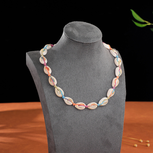 Collar <span class=keywords><strong>de</strong></span> Conchas <span class=keywords><strong>de</strong></span> Cauri con Cordón <span class=keywords><strong>de</strong></span> Algodón Colorido, Gargantilla Bohemia Hippie con Hilo Arcoíris, Joyería Hecha a Mano con Macramé, Regalo Tropical <span class=keywords><strong>de</strong></span> Playa - Product Image 4