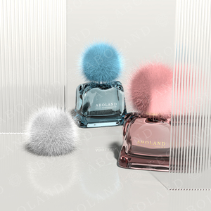 Flacon de parfum en verre ABOLAND, forme rectangulaire, avec pompon en fourrure, pulvérisateur, sceau, impression sérigraphique, couleurs blanc et bleu - Product Image 3