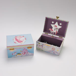 Boîte à bijoux en bois personnalisée, petite boîte à musique licorne pour filles, collier, boucles d'oreilles, bague, cadeau d'anniversaire, cadeau de fête - Product Image 3