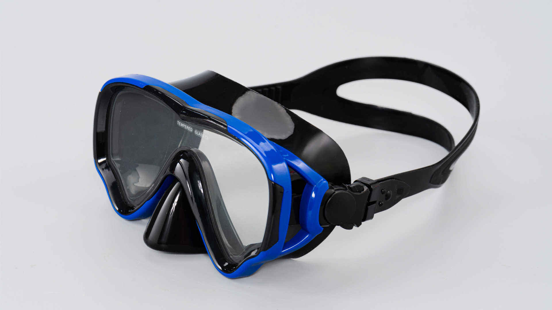 สีดำและสีน้ำเงิน