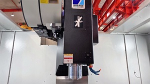 Centre d'usinage vertical CNC GUOSHENG MVL1890S, <span class=keywords><strong>2</strong></span> axes linéaires + 1 axe à glissière, grande course, machine VMC 1800 mm pour grands moules - Product Image 4