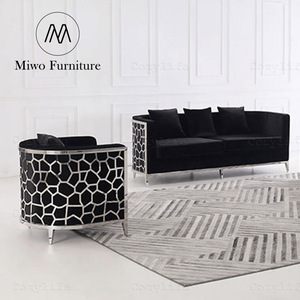 ชุดโซฟาผ้ากำมะหยี่สไตล์โพสต์โมเดิร์น ดีไซน์เฟอร์นิเจอร์ห้องนั่งเล่น โครงสแตนเลสสีทอง โซฟาหรูหราสำหรับโรงแรมและคลับ - Product Image 5