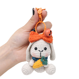 Porte-clés Lapin Kawaii au Crochet avec Nœud Orange et Carotte - Charme de Sac Lapin Amigurumi Adorable pour Décoration de Sac à Main et Sac à Dos pour Filles - Product Image 5