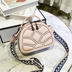 Nuevo Bolso Bandolera con Remaches, Bolso de Hombro, Bolso para Libros, Versátil, de Calidad, al por Mayor, Personalizado, Bolsos de Mano para Mujer - Product Image 3