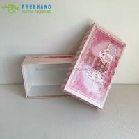 Boîte cadeau rigide épaisse et durable en rose et blanc avec couvercle et trou de ventilation pour chaussures et livres, impression personnalisée, laminage brillant