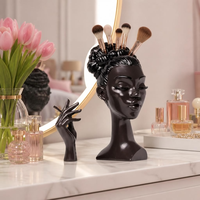 Statue de buste de femme africaine avec main en argent découpée au laser, figurine en résine au design contemporain pour la décoration intérieure et l'affichage artistique