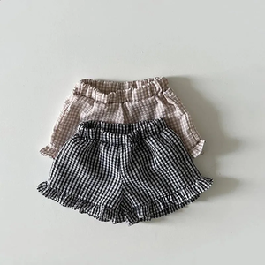 Ensemble de vêtements d'été décontractés pour fille T-shirt à carreaux pour bébé avec manches flottantes et short à volants latéraux - Product Image 3