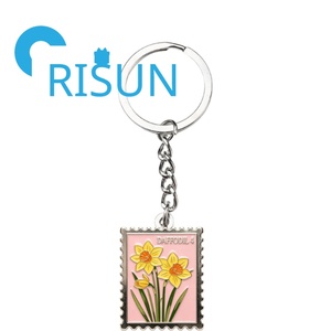 Porte-clés en alliage en forme de timbre postal, émail souple ou dur, personnalisé, cadeau promotionnel, vente en gros - Product Image 3