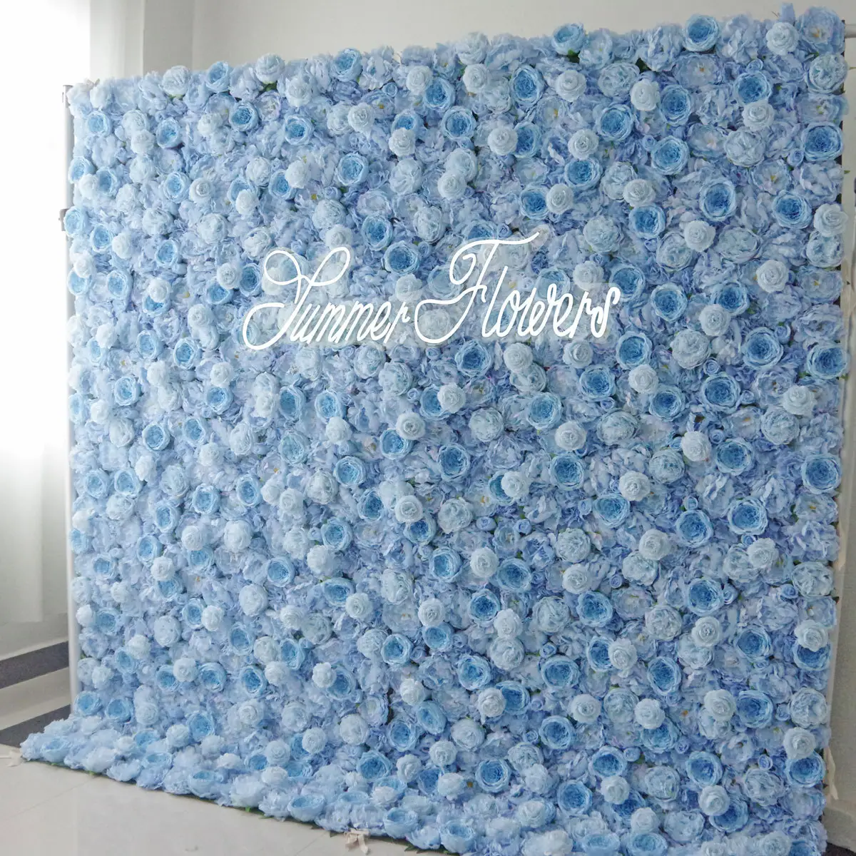 Sfondo del pannello di parete del fiore di simulazione all'aperto della parete del fiore della rosa floreale blu artificiale decorativo su misura di nozze