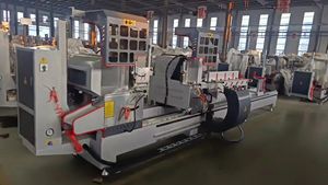 Sierra ingletadora automática CNC 450 de doble cabezal para corte de aluminio con motor de alta precisión, marca Ybke - Product Image 6