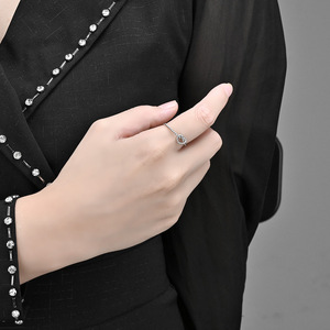 Anillo de Dedo para Mujer, Estilo Japonés y Coreano, con Nudo de Cuerda Trenzada en Forma de Corazón, de Acero de Titanio, Color Rosa Dorado - Product Image 4