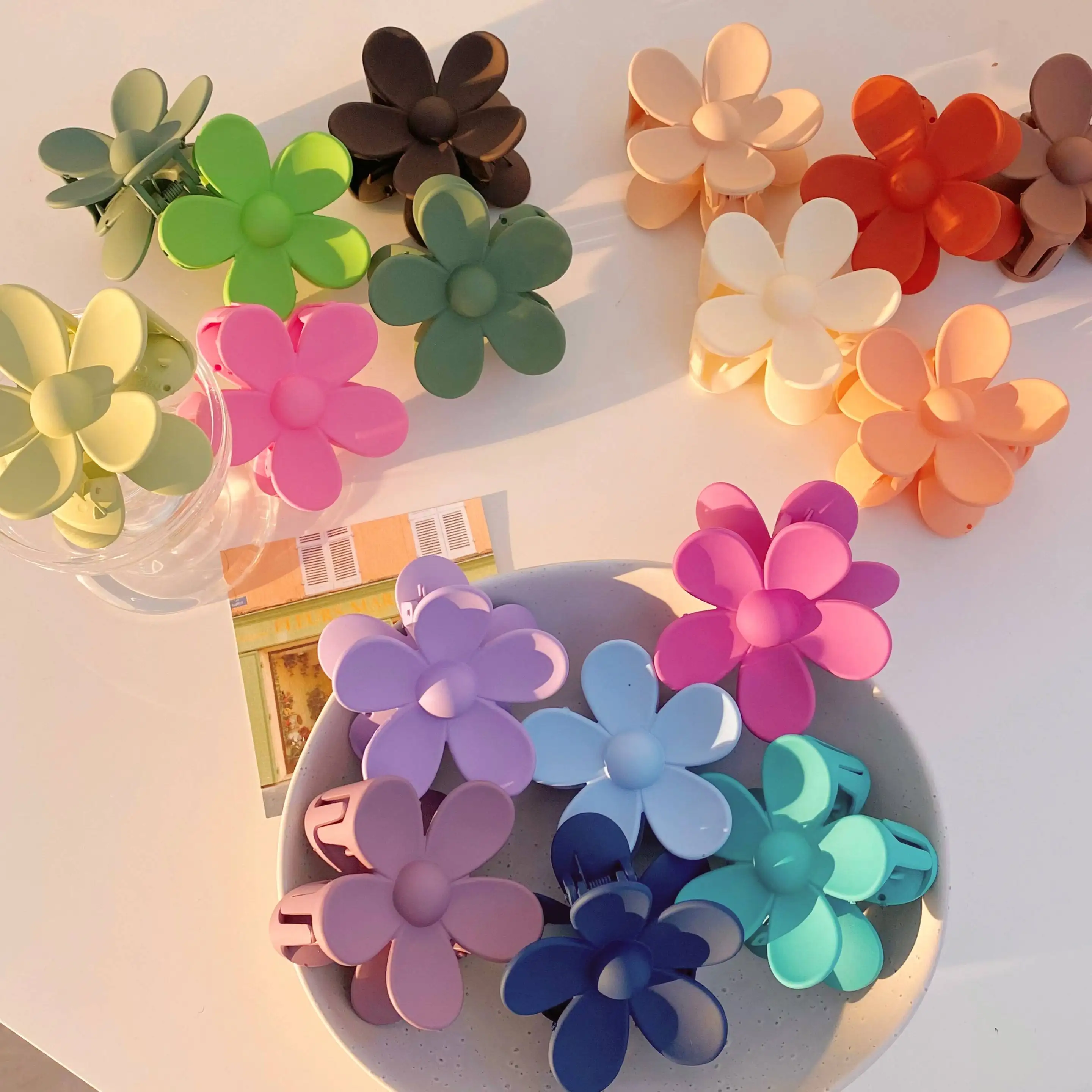Hot Sale Candy Color Hair Claw Clips Simple Plastic Flower Hair Clip Women Girls Party Hair Accessories