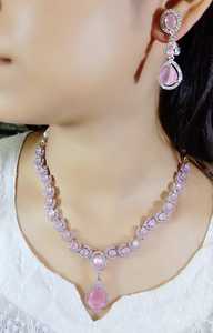 Ensemble de pendentifs en diamant américain faits à la main de qualité supérieure en pierre CZ plaquée or pour les mariages - Product Image 4