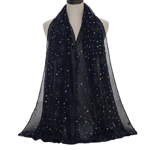 2021 nouveaux produits nouvelle perle en mousseline de soie chaude or étoile écharpe couleur unie dame châles écharpe avec impression dorée - Product Image 1