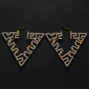 Pendientes de Moda Europeos y Americanos con Pedrería, Diseño de Triángulo con Perlas, Accesorios de Escenario para Mujer - Product Image 2