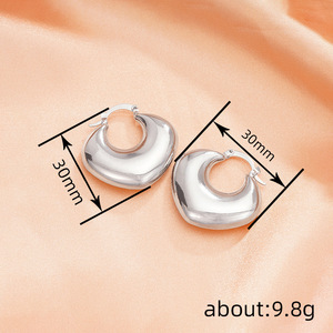Orecchini a Cerchio Audaci e di Tendenza per Donne, Gioielli di Design alla Moda - Product Image 5
