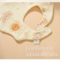 Serviette de bain multifonctionnelle en mousseline de coton à quatre couches pour bébé, bavoir carré et triangle, bicolore, essentiel pour le bain des enfants.