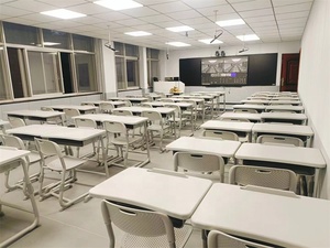 Ensemble de bureaux, chaises et tables scolaires en plastique personnalisés en usine pour les écoles primaires et secondaires - Product Image 2