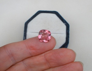 Cuarzo Rosa en Forma de Cojín, Gema Natural Facetada Suelta de 10 x 10 mm - Product Image 2