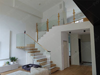 Balustrade contemporaine en verre et acier inoxydable doré brossé pour terrasse, balcon, escalier et villa