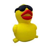 Canard gonflable portant des lunettes noires Animal de canard jaune gonflable géant pour les événements en plein air, la publicité et la décoration de l'eau