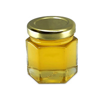 Pot en verre hexagonal miniature de 1,5 oz pour le miel avec un cuillère à miel en bois et des couvercles en métal doré