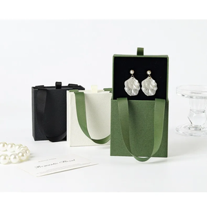 Boîte à bijoux portable en plastique avec logo personnalisé, boîte de rangement carrée pour bagues, emballage cadeau, fabricant en gros - Product Image 5