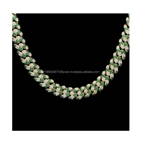 Chaîne à maillons cubains vert et blanc glacé de bonne qualité pour le style de rue ou la vie nocturne et les événements spéciaux disponibles à la vente - Product Image 1