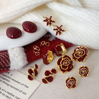 Boucles d'oreilles clous fleur rouge plaqué or 18 carats en cuivre, style rétro chic et luxueux, bijoux vintage pour femme, cadeau