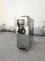 PUDE professionnel 220v Commercial doux saveur unique Machine à crème glacée nouvelle condition petites entreprises friandises à base de lait 1 an