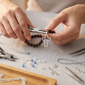 Pendentif croix creuse en alliage de zinc, breloque pour la fabrication de bijoux DIY, design simple et élégant, accessoire religieux chrétien - Product Image 2