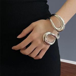 Bracelet jonc ouvert en or 18 carats, nouveau modèle 2024, vente chaude, géométrique, métallique, lisse, à ressort, simple, grand - Product Image 2