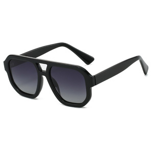 2025 Chất lượng cao thí điểm Thiết kế kính mát với khung lớn UV400 ống kính phân cực 12607 mô hình - Product Image 2