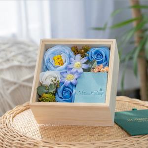 Confezione <span class=keywords><strong>Regalo</strong></span> di Fiori di Sapone 2026 per San Valentino, <span class=keywords><strong>8</strong></span> <span class=keywords><strong>Marzo</strong></span>, Natale, Scatola di Fiori di Sapone Artigianali con Decorazioni Floreali - Product Image 4