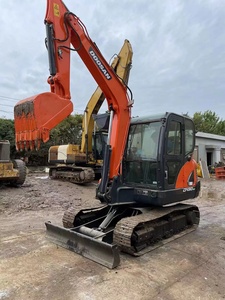 Mini-excavatrice sur chenilles hydraulique Doosan DX60LC, couleur orange, équipement de construction - Product Image 3