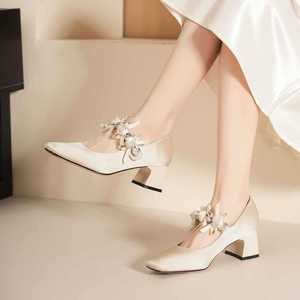 Zapatos Mary Jane de punta cuadrada de gamuza sintética con cristales florales, estilo retro de otoño, tacón grueso, sin cordones, para mujer. - Product Image 3